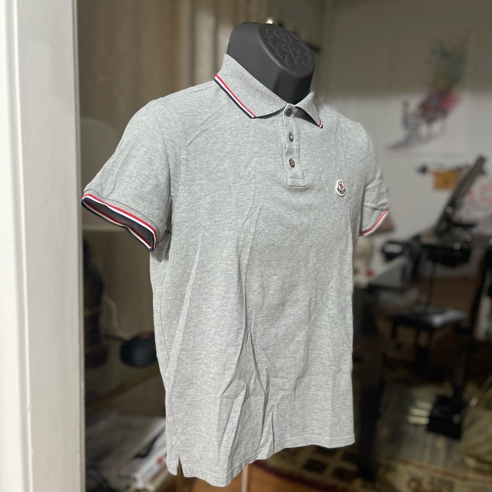 Like New Men’s Size Medium Moncler Logo-appliquéd Polo Shirt 100% Cotton Grey - Picture 10 of 17